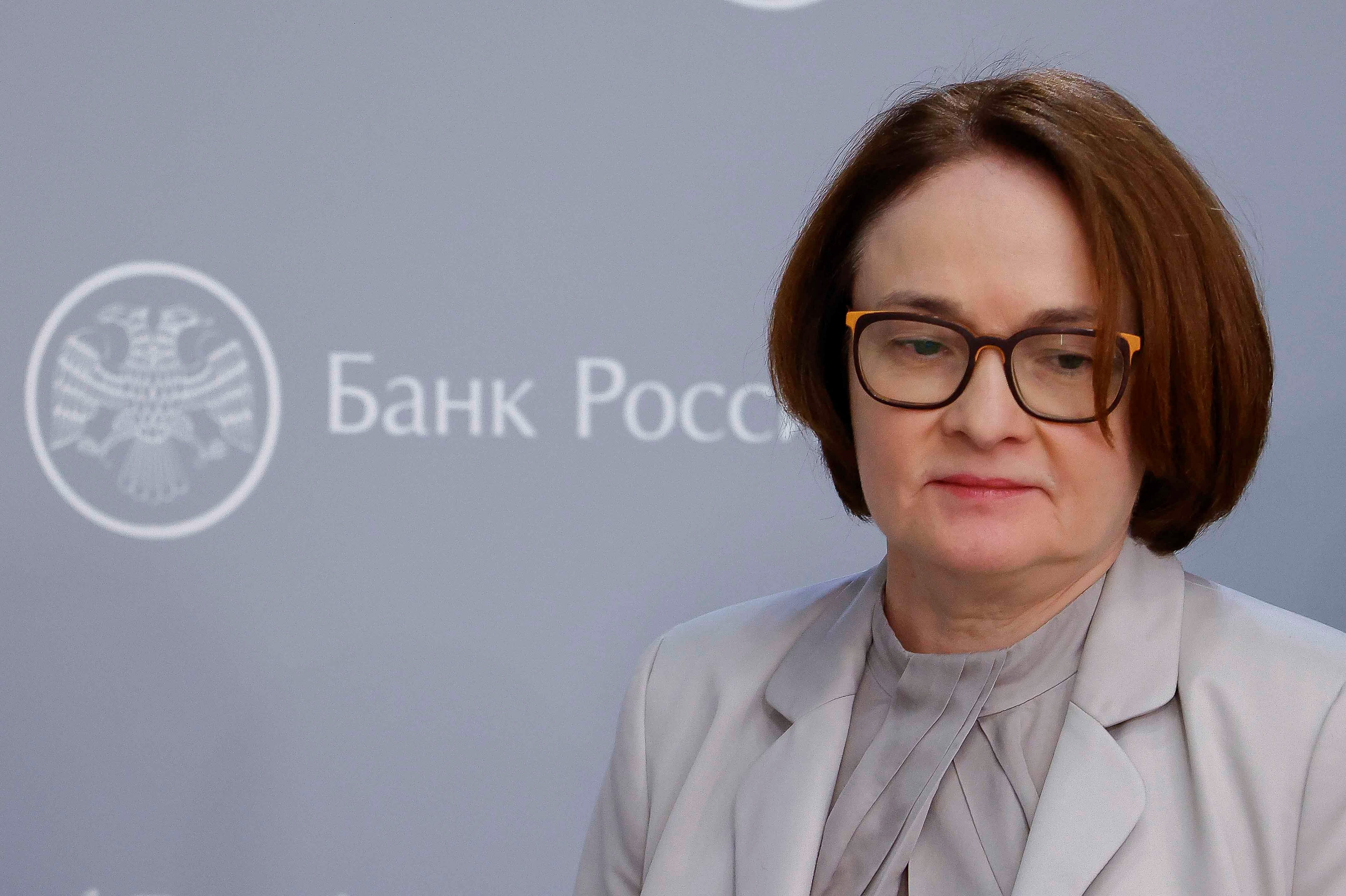 Конец золотой эры? Худшее падение с 1983 года обрушило цену ниже $4,100